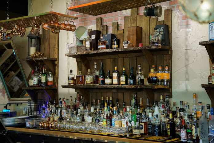 Mutiny Pirate Bar & Island Grille