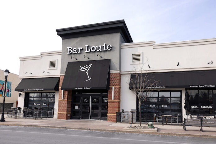 Bar Louie restaurant exterior